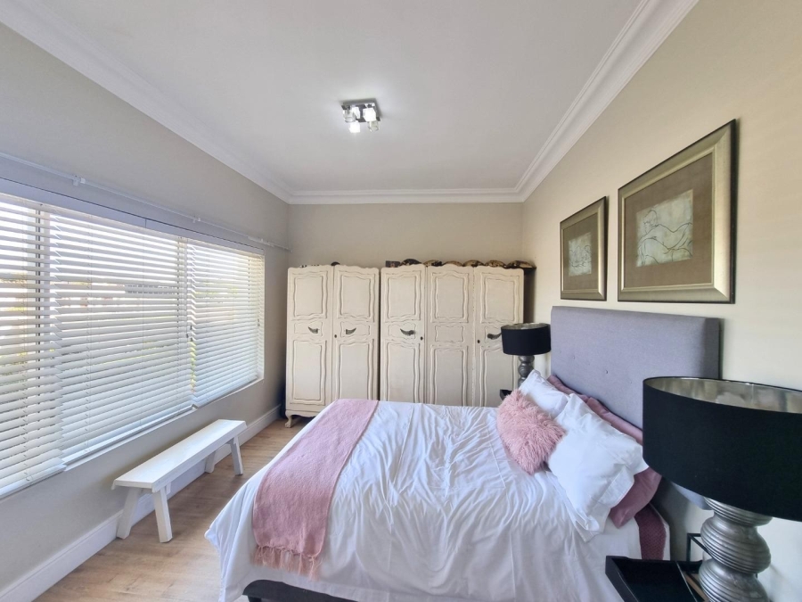 5 Bedroom Property for Sale in Sandbaai Western Cape